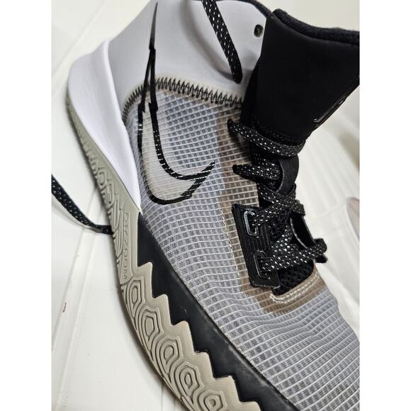 Nike Kyre Flytrap 4 Wolf Gray CT1972-002 Mens Size 9.5 Basketball shoe. - Picture 9 of 10